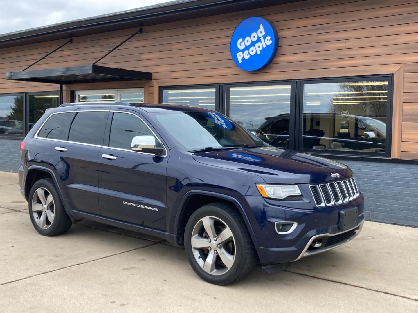 2014 Maximun Steel Blue Met Jeep Grand Cherokee Overland 2WD (1C4RJECG9EC) with an 3.6L V6 DOHC 24V engine, 5-Speed Automatic transmission, located at 1800 South Ihm Blvd, Freeport, IL, 61032, (815) 232-5543, 42.278645, -89.607994 - Photo#0